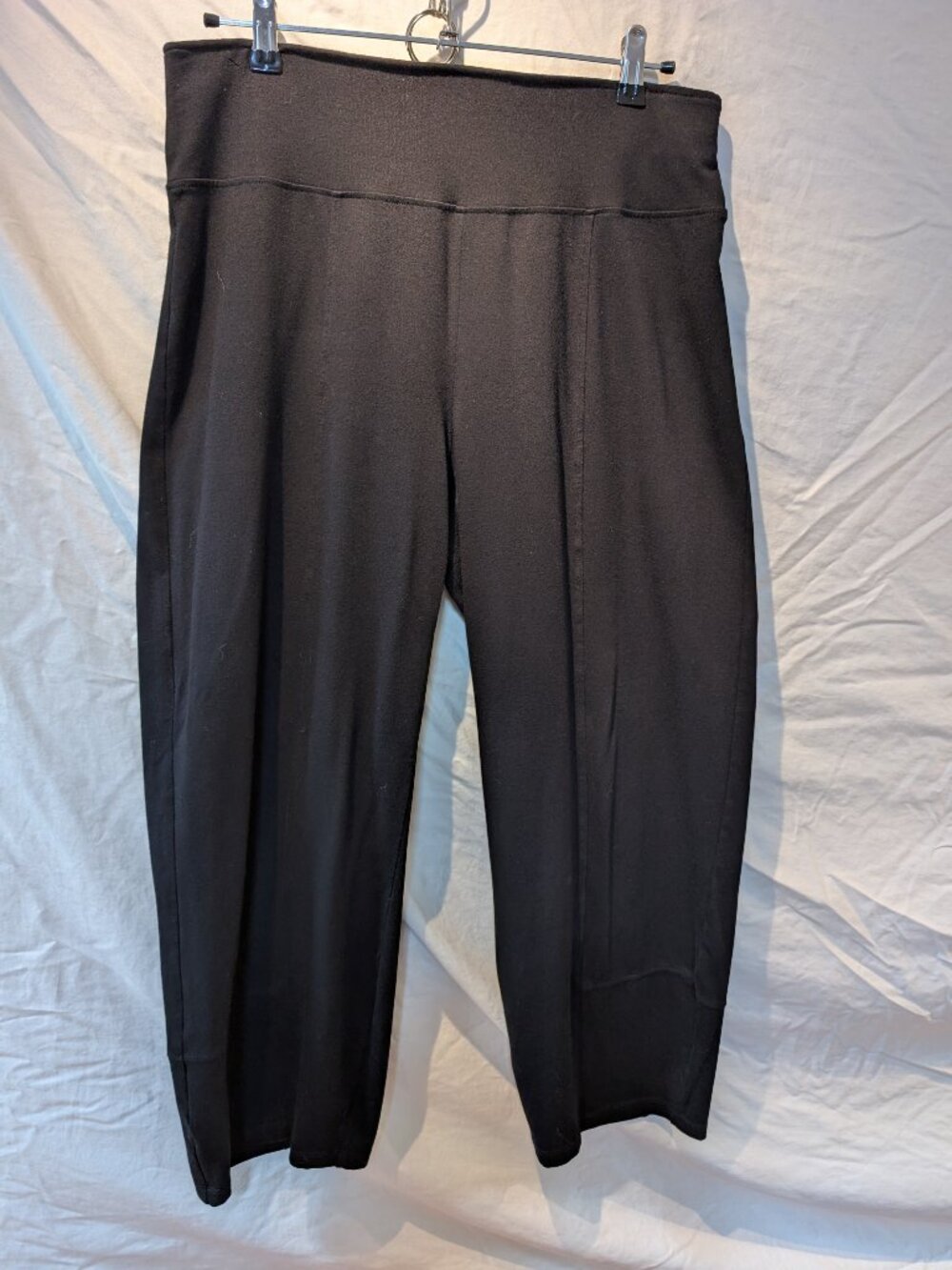Eileen Fisher Cropped Knit Barrel Pant | Black | Small/Petite